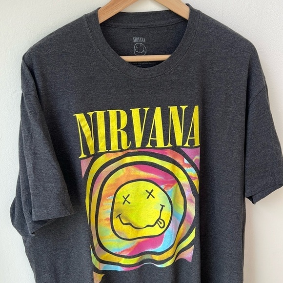 Nirvana Official Rainbow Smiley Face Retro Reprint New Tee Size Large - Picture 1 of 7